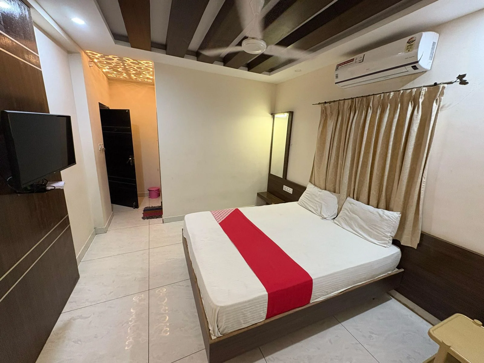 AC Room (2 Guests)